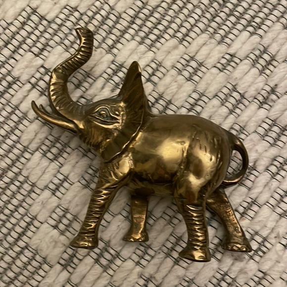 Large solid brass elephant - Picture 3 of 5